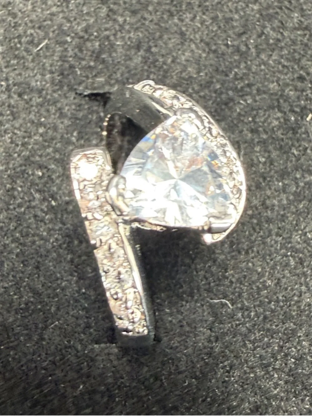 Silver-Tone Heart Cubic Zirconia Statement Ring - Elegant Sparkle Size‎ 7 3/4